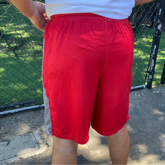 SAN FRANCISCO MEN UNDER ARMOUR M FOOTBALL SHORTS WORKOUT GYM BODYBUILDER ATHLETE - Picture 13 of 17